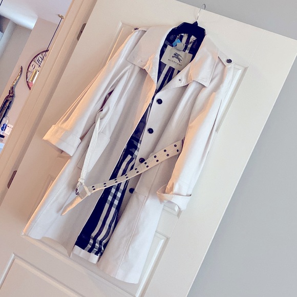 Adorable White Authentic Burberry Trench with Bell Sleeves 🧥 🌺